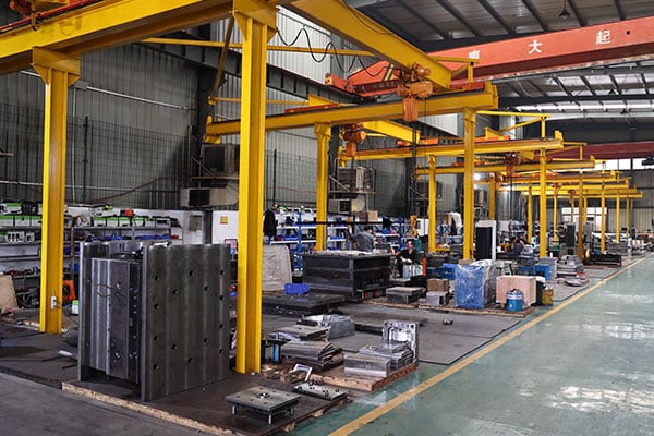 iml-bucket-mold-tooling-and-machining